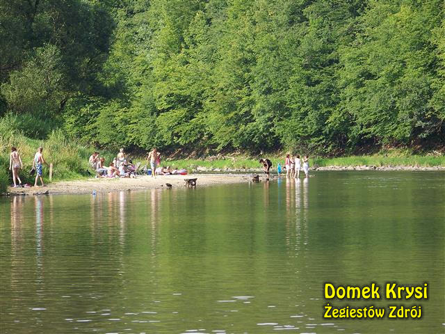 Poprad to najcieplejsza górska rzeka w Polsce. Kąpiele w Popradzie, jeszcze niedawno uważane były za lecznicze. Dzisiaj są zastępowane zabiegami w SPA, ale kąpiel w płynącej rzece to nie lada atrakcja.